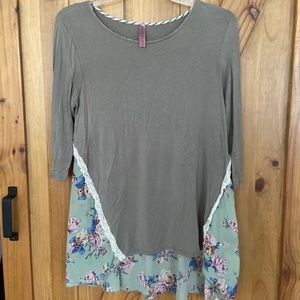 Dazzle Up tunic  Size M
